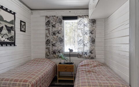 Riekko: Hout, Verdieping, Slaapkamer, Hardwood, Beits, Plank, Bed, Ontwerp, Bedding, Laken