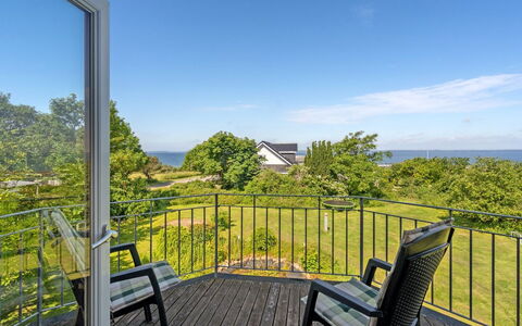 Dvonta - 170M from the Sea: Dak, Huis, Deur, Verblijf, Schaduw, Siding, Werf, Landgoed, Backyard