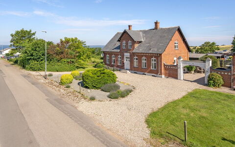Dvonta - 170M from the Sea: Dak, Huis, Deur, Verblijf, Schaduw, Siding, Werf, Landgoed, Backyard