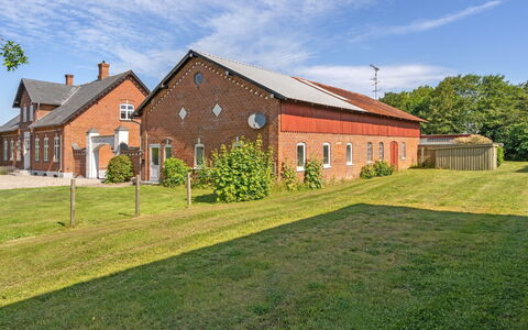 Dvonta - 170M from the Sea: Dak, Huis, Deur, Verblijf, Schaduw, Siding, Werf, Landgoed, Backyard