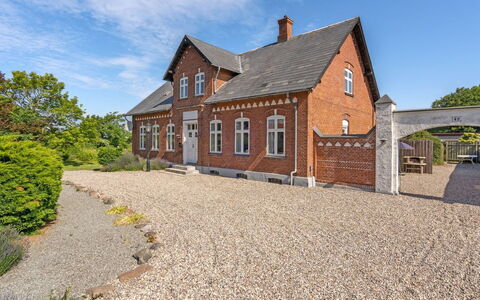 Dvonta - 170M from the Sea: Dak, Huis, Deur, Verblijf, Schaduw, Siding, Werf, Landgoed, Backyard