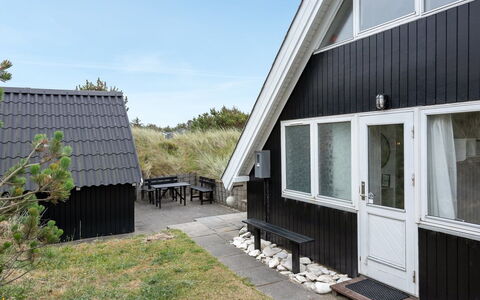 Fani - 200M from the Sea: Huis, Woongebied, Huis, Verblijf, Dak, Land Lot, Siding, Tuin, Landgoed, Gazon