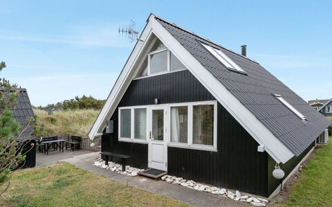 Fani - 200M from the Sea: Huis, Woongebied, Huis, Verblijf, Dak, Land Lot, Siding, Tuin, Landgoed, Gazon