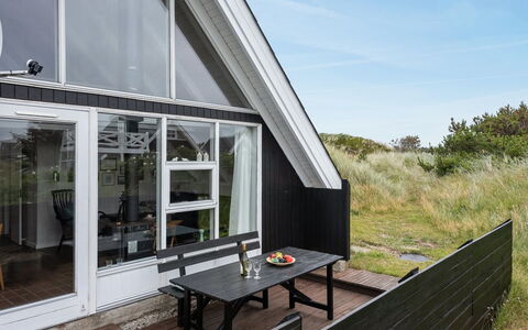 Fani - 200M from the Sea: Huis, Woongebied, Huis, Verblijf, Dak, Land Lot, Siding, Tuin, Landgoed, Gazon