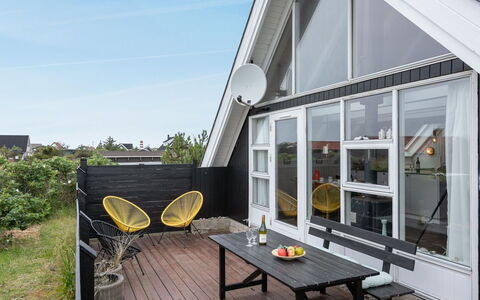 Fani - 200M from the Sea: Huis, Woongebied, Huis, Verblijf, Dak, Land Lot, Siding, Tuin, Landgoed, Gazon