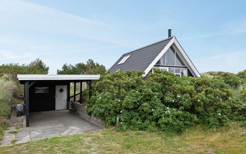 Fani - 200M from the Sea: Huis, Woongebied, Huis, Verblijf, Dak, Land Lot, Siding, Tuin, Landgoed, Gazon