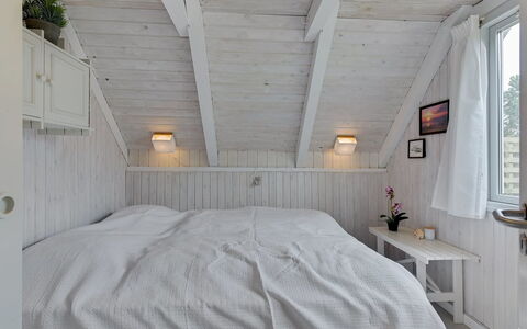 Fani - 200M from the Sea: Hout, Slaapkamer, Wit, Plafond, Interieur Ontwerp, Bed, Meubilair, Verdieping, Bedding, Flooring