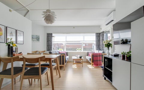 Jaakko - 100M from the Sea: Dak, Huis, Huis, Verblijf, Deur, Siding, Dek, Veranda, Plank, Hardwood