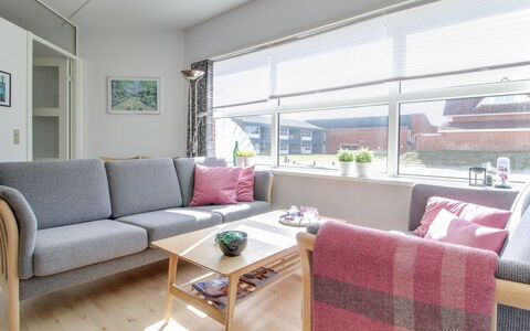 Jaakko - 100M from the Sea: Dak, Huis, Huis, Verblijf, Deur, Siding, Dek, Veranda, Plank, Hardwood