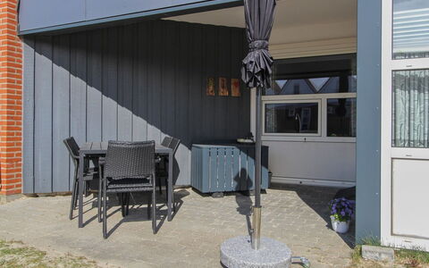Jaakko - 100M from the Sea: Dak, Huis, Huis, Verblijf, Deur, Siding, Dek, Veranda, Plank, Hardwood