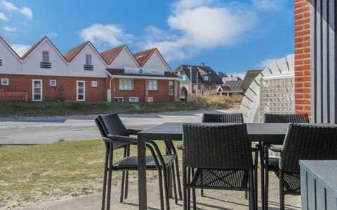 Jaakko - 100M from the Sea: Dak, Huis, Huis, Verblijf, Deur, Siding, Dek, Veranda, Plank, Hardwood
