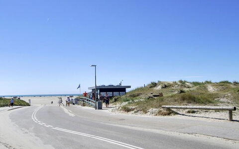Jaakko - 100M from the Sea: Dak, Huis, Huis, Verblijf, Deur, Siding, Dek, Veranda, Plank, Hardwood