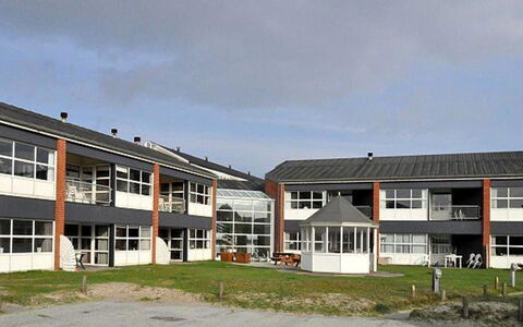 Milly - 100M from the Sea: Meubilair, Interieur Ontwerp, Flooring, Hout, Verdieping, Plafond, Houten Vloer, Stoel, Tafel, Verlichting