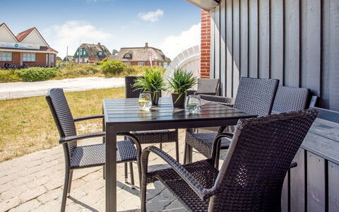 Milly - 100M from the Sea: Meubilair, Interieur Ontwerp, Flooring, Hout, Verdieping, Plafond, Houten Vloer, Stoel, Tafel, Verlichting