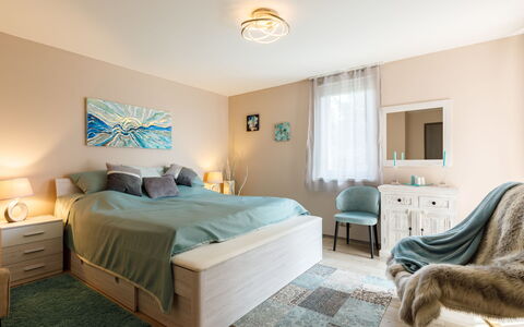 Zen: Meubilair, Eigendom, Comfort, Lamp, Hout, Interieur Ontwerp, Verlichting, Gebouw, Verdieping, Bed