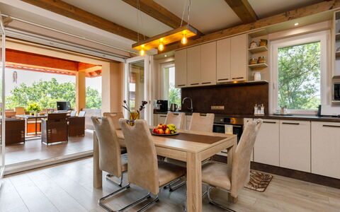 Zen: Tafel, Meubilair, Fabriek, Venster, Stoel, Gebouw, Hout, Cabinetry, Countertop, Interieur Ontwerp