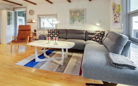Igilfar - 700M from the Sea: Meubilair, Interieur Ontwerp, Flooring, Hout, Verdieping, Plafond, Houten Vloer, Stoel, Tafel, Verlichting