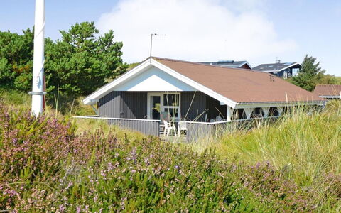 Igilfar - 700M from the Sea: Gebouw, Huis, Dak, Huis, Architectuur, Woongebied, Verblijf, Struik, Land Lot, Siding