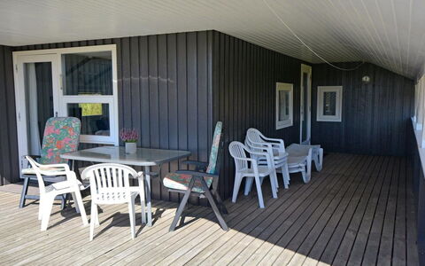 Igilfar - 700M from the Sea: Hout, Meubilair, Hardwood, Beits, Plank, Dek, Schaduw, Veranda, Houten Vloer, Stoel
