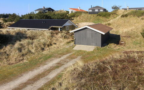 Igilfar - 700M from the Sea: Meubilair, Interieur Ontwerp, Flooring, Hout, Verdieping, Plafond, Houten Vloer, Stoel, Tafel, Verlichting