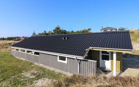 Igilfar - 700M from the Sea: Meubilair, Interieur Ontwerp, Flooring, Hout, Verdieping, Plafond, Houten Vloer, Stoel, Tafel, Verlichting