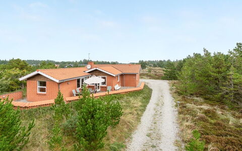 Lisemarie - 800M from the Sea: Hout, Dak, Architectuur, Huis, Huis, Verblijf, Siding, Hardwood, Helling, Landgoed