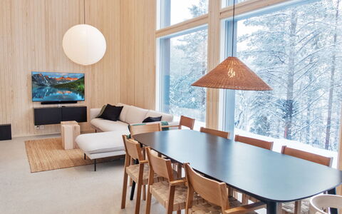 Rukan Kide a: Meubilair, Interieur Ontwerp, Flooring, Verdieping, Hout, Houten Vloer, Woonkamer, Tafel, Plafond, Huis