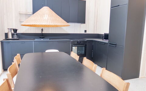 Rukan Kide a: Meubilair, Interieur Ontwerp, Flooring, Hout, Verdieping, Countertop, Keuken, Verlichting, Cabinetry, Lichte Inrichting