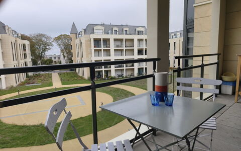 Dinard 219: Woongebied, Appartement, Stedelijk Ontwerp, Condominium, Balkon, Schaduw, Binnenplaats, Ontwerp, Werf, Daylighting