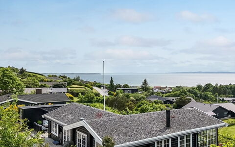 Harda - 800M from the Sea: Dak, Huis, Deur, Verblijf, Schaduw, Siding, Werf, Landgoed, Backyard