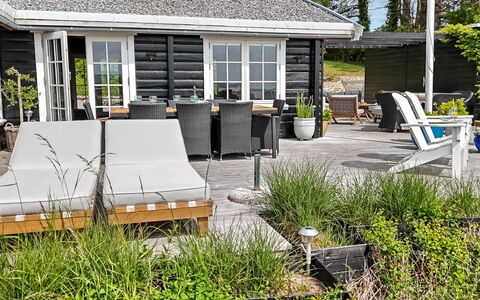 Harda - 800M from the Sea: Dak, Huis, Deur, Verblijf, Schaduw, Siding, Werf, Landgoed, Backyard