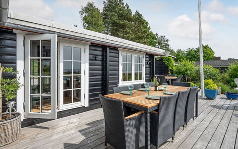 Harda - 800M from the Sea: Dak, Huis, Deur, Verblijf, Schaduw, Siding, Werf, Landgoed, Backyard