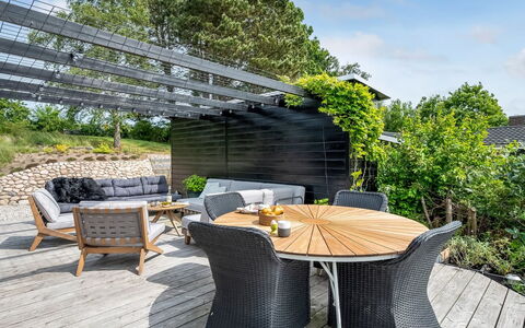 Harda - 800M from the Sea: Dak, Huis, Deur, Verblijf, Schaduw, Siding, Werf, Landgoed, Backyard