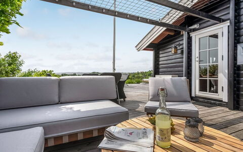 Harda - 800M from the Sea: Dak, Huis, Deur, Verblijf, Schaduw, Siding, Werf, Landgoed, Backyard