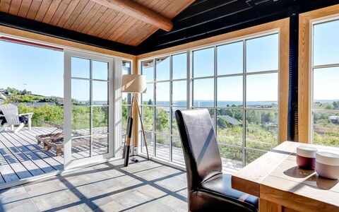 Harda - 800M from the Sea: Dak, Huis, Deur, Verblijf, Schaduw, Siding, Werf, Landgoed, Backyard