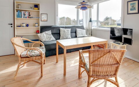 Sohvi - 450M from the Sea: Verblijf, Huis, Huis, Dak, Veranda, Landgoed, Siding, Garden Gebouwen, Boerderij, Werf