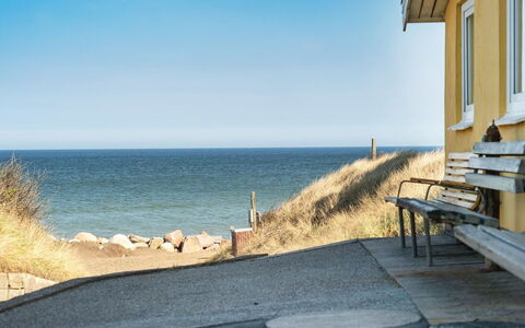 Alvilde - 100M from the Sea: Meubilair, Interieur Ontwerp, Flooring, Hout, Verdieping, Plafond, Houten Vloer, Stoel, Tafel, Verlichting