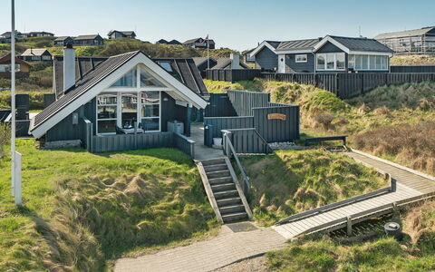 Alvilde - 100M from the Sea: Meubilair, Interieur Ontwerp, Flooring, Hout, Verdieping, Plafond, Houten Vloer, Stoel, Tafel, Verlichting