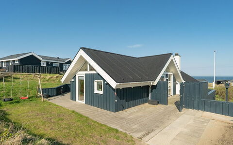 Alvilde - 100M from the Sea: Meubilair, Interieur Ontwerp, Flooring, Hout, Verdieping, Plafond, Houten Vloer, Stoel, Tafel, Verlichting