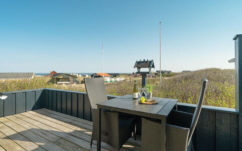 Alvilde - 100M from the Sea: Meubilair, Interieur Ontwerp, Flooring, Hout, Verdieping, Plafond, Houten Vloer, Stoel, Tafel, Verlichting