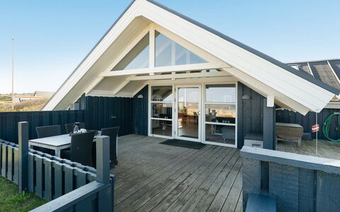 Alvilde - 100M from the Sea: Meubilair, Interieur Ontwerp, Flooring, Hout, Verdieping, Plafond, Houten Vloer, Stoel, Tafel, Verlichting