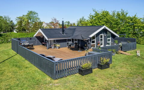 Bryti - 500M from the Sea: Thatching, Verblijf, Huis, Dak, Huis, Boerderij, Hut, Landgoed, Dorp