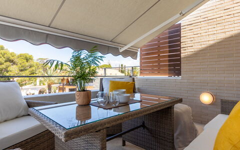 Palmera Dels Munts: Tafel, Meubilair, Eigendom, Fabriek, Bloempot, Gebouw, Kamerplant, Schaduw, Interieur Ontwerp, Hout
