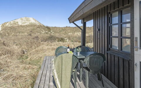 Solunka - 100M from the Sea: Hout, Verblijf, Helling, Schaduw, Hardwood, Plank, Blokhut, Hut, Veranda