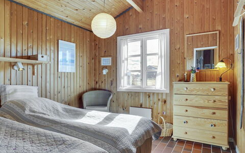 Solunka - 100M from the Sea: Slaapkamer, Bed, Hout, Interieur Ontwerp, Meubilair, Laken, Plafond, Bedding, Verdieping, Huis