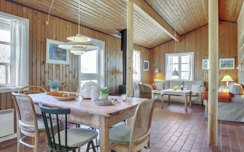 Solunka - 100M from the Sea: Meubilair, Interieur Ontwerp, Flooring, Hout, Plafond, Eetkamer, Verdieping, Stoel, Lichte Inrichting, Tafel