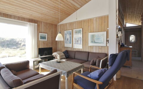 Thenna - 200M from the Sea: Huis, Huis, Deur, Dak, Verblijf, Landgoed, Tuin, Schaduw, Siding, Werf