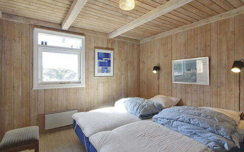 Thenna - 200M from the Sea: Huis, Huis, Deur, Dak, Verblijf, Landgoed, Tuin, Schaduw, Siding, Werf