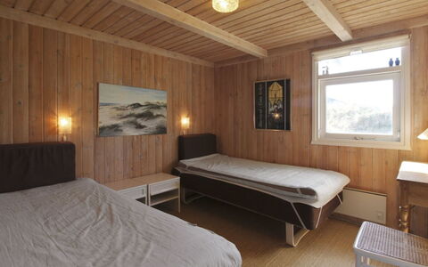 Thenna - 200M from the Sea: Huis, Huis, Deur, Dak, Verblijf, Landgoed, Tuin, Schaduw, Siding, Werf