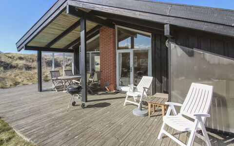 Thenna - 200M from the Sea: Huis, Huis, Deur, Dak, Verblijf, Landgoed, Tuin, Schaduw, Siding, Werf
